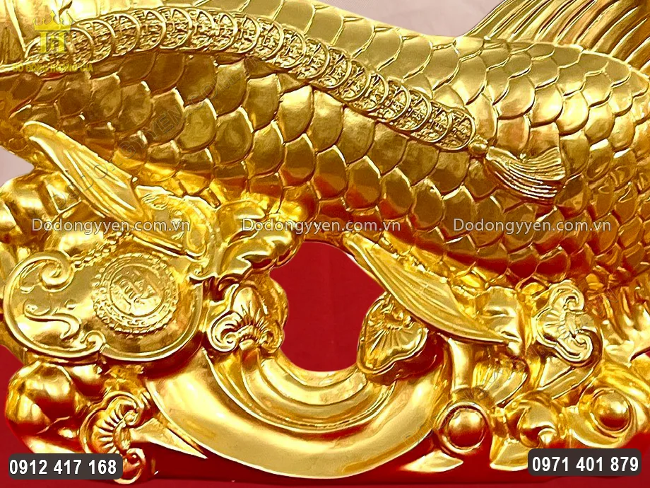 Đ&acirc;y tiền xu b&aacute;m s&aacute;t tr&ecirc;n m&igrave;nh c&aacute; rồng